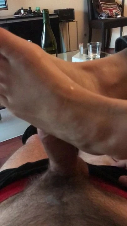 Footjob at home ...