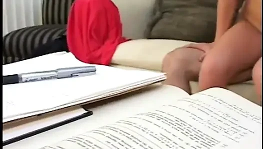 Cewek manis rambut pirang dengan toket besar ini dientot habis-habisan sama kontol besar