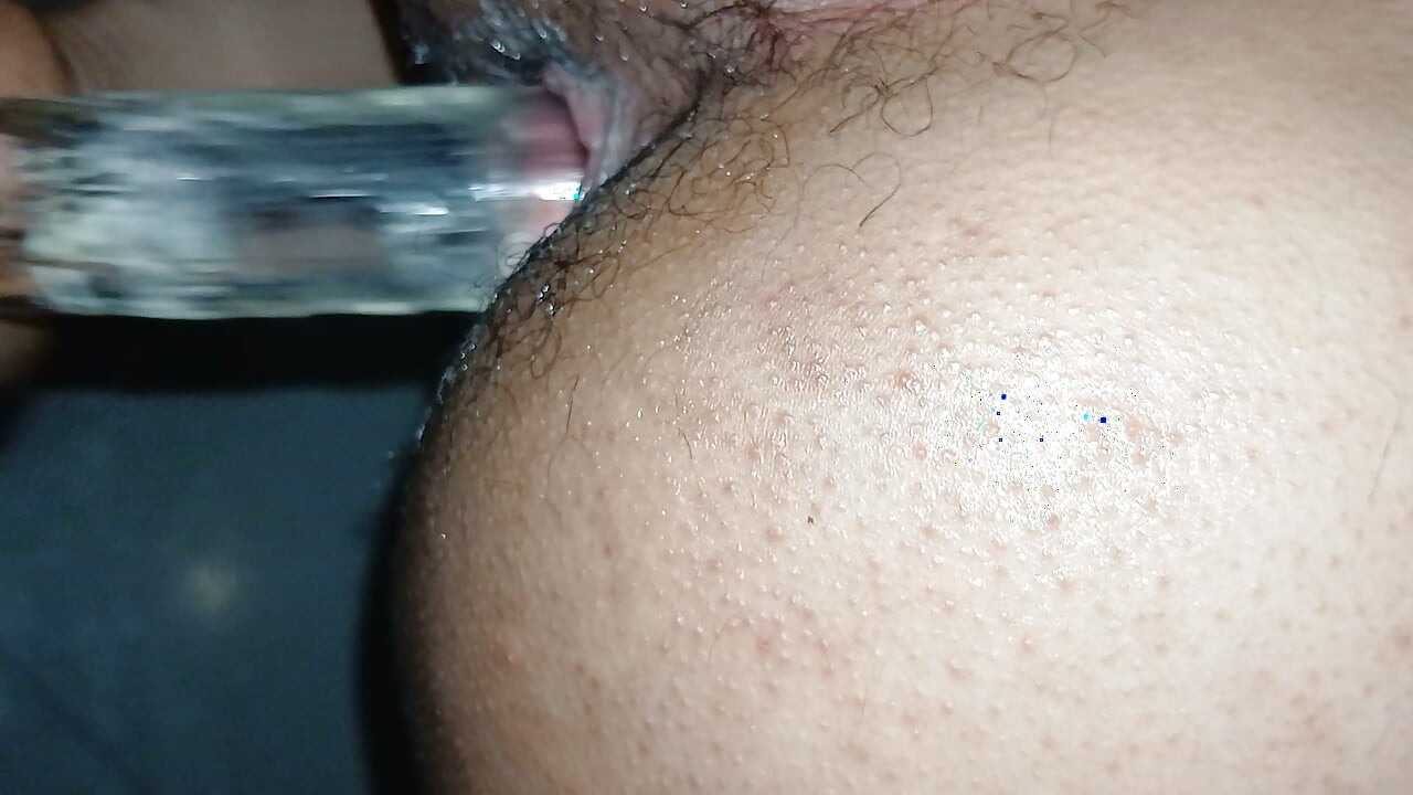 Cara testa seu dildo anal de 30cm