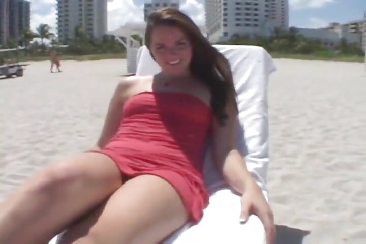 Teen babe enjoys deepthroating a huge cock to a cum in her mouth