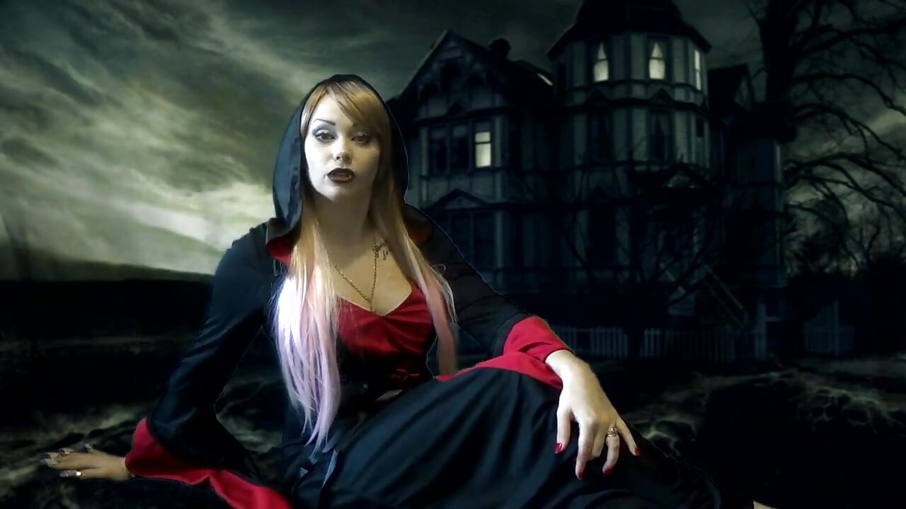 Sunt stăpâna ta Malefică Vampire și decid ce vei face