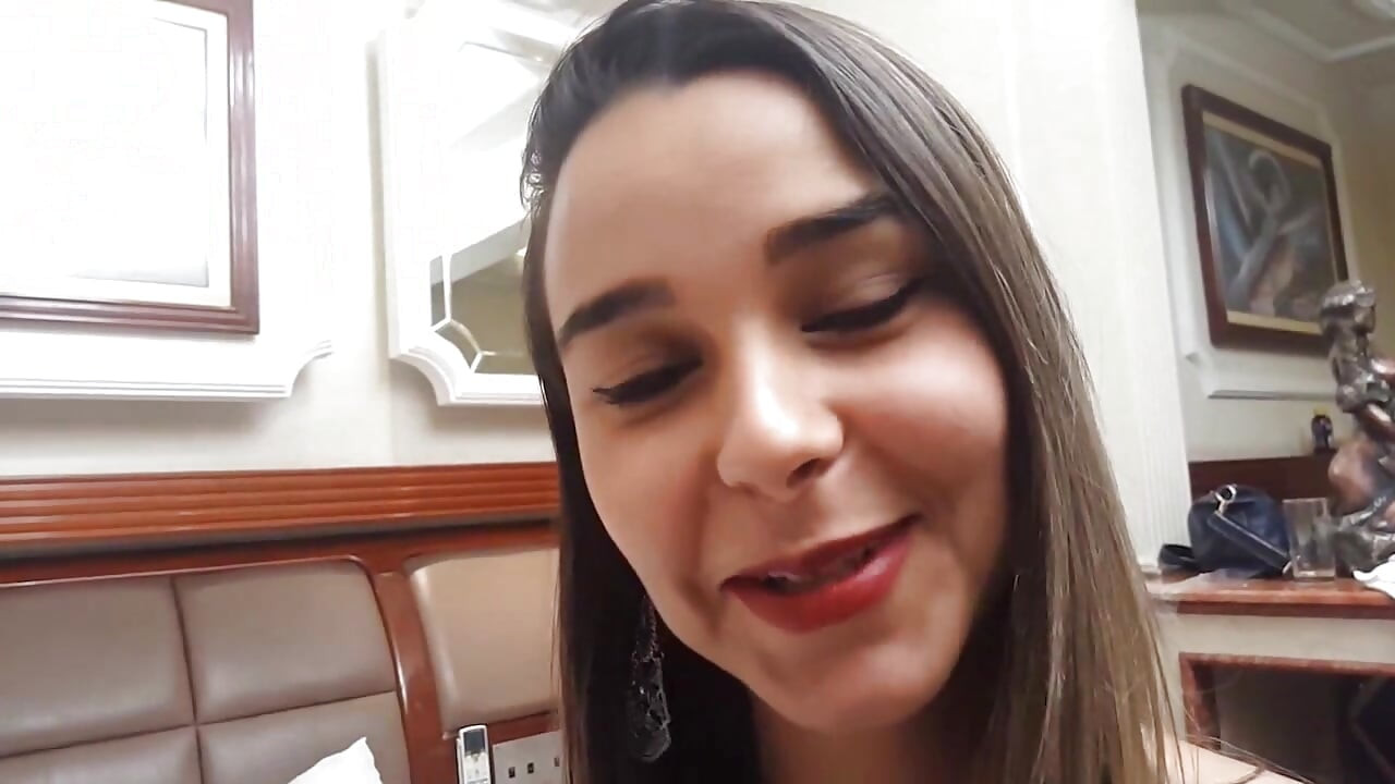Lesbian Kissing the Queue to Kiss Top Girls