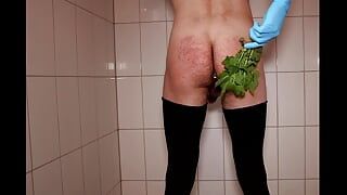 Nettle Selfspank mit Buttplug und Keuschheitskäfig