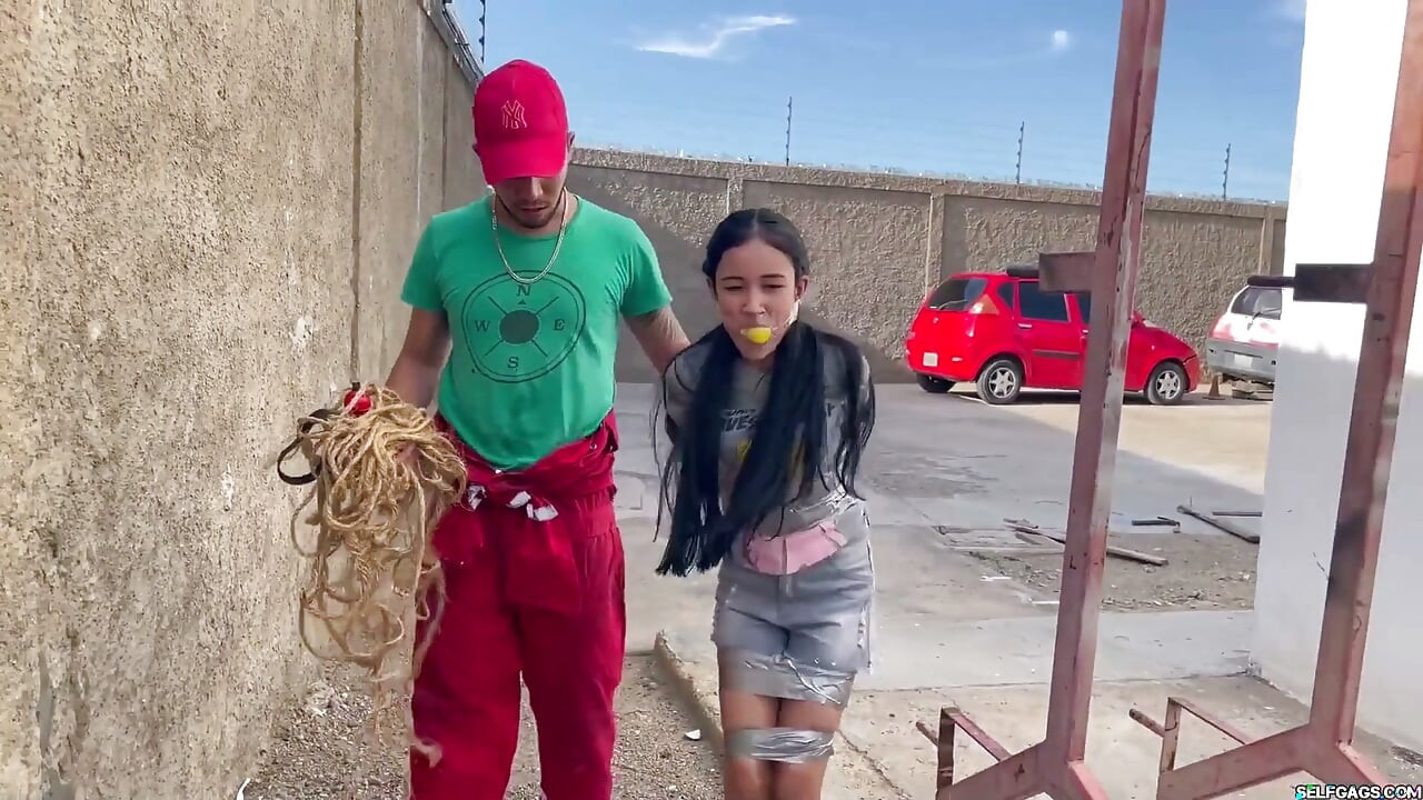 Znuděná 18letá Chce sexy handyman bondage (epizoda 2 ze 2)