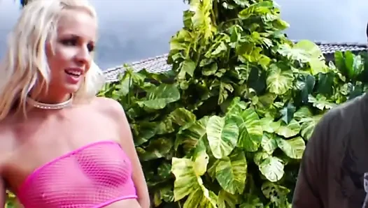 Cewek hot rambut pirang lagi asik fingering memeknya sampai muncrat