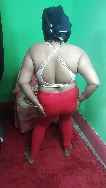 Indian Sruti bhabi strips in red leggings and bra