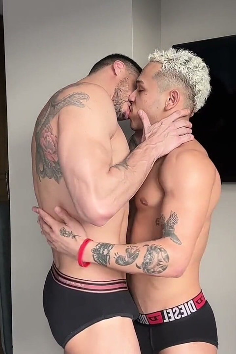 Tati musculoasi mai în vârstă futut pulosul Papi Raw Caio Venturini sex anal gay dur