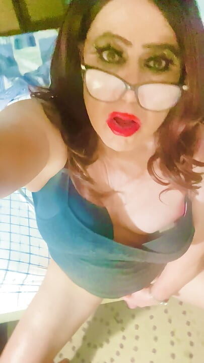 Krissy Sweets vuốt ve cô ấy cô ấy cu