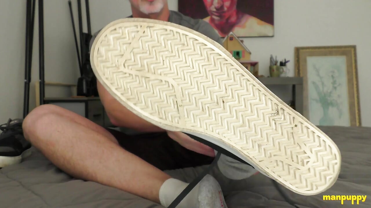 ManPuppy Richard Lennox Makes You Worship His Sweaty Rank Socks In Foot POV