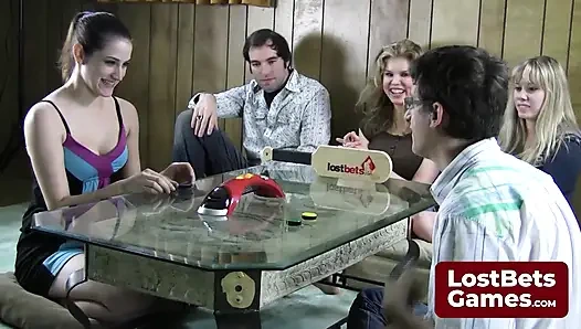 Vahşi ve ateşli striptiz noname oyunu için kendinizi hazırlayın