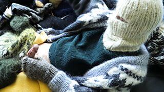 Mohair truien en truien op een sweaterbed - genietend van zachte donzige truien