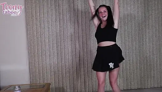 Daisy pemandu sorak mendapat anal dari pelatih