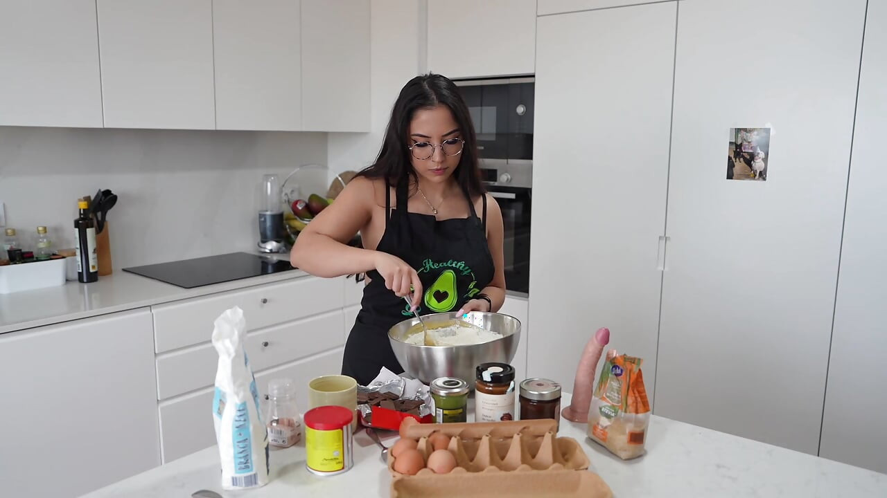 JOI CEI - COOK WITH ME AND CUM ON YOUR COOKIES