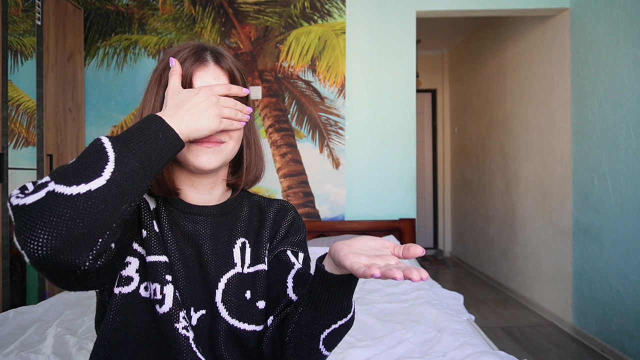 流行的在线游戏在视频博客期间变成继兄弟和继妹之间的性爱