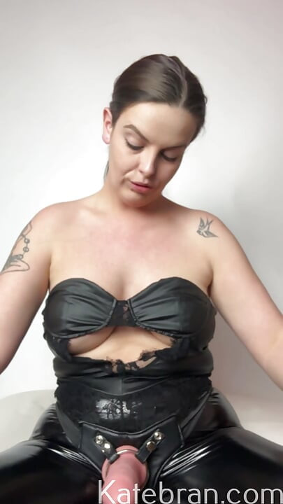 熟女女主人给你插菊花 CEI