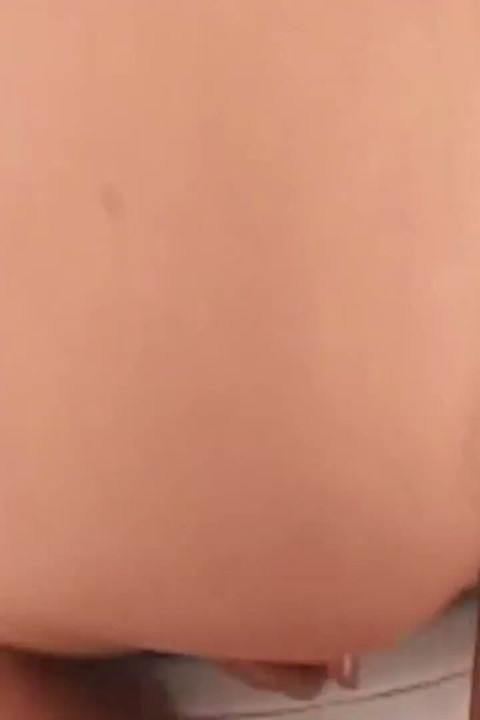 POV Hun er oven på din pik og tillader endda, at du glider ind i hendes anal