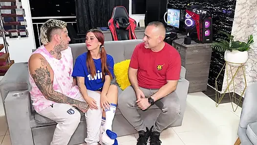 Üvey oğlumun kız arkadaşını sikiyorum Katty Blake meanwhike oyun oynuyor