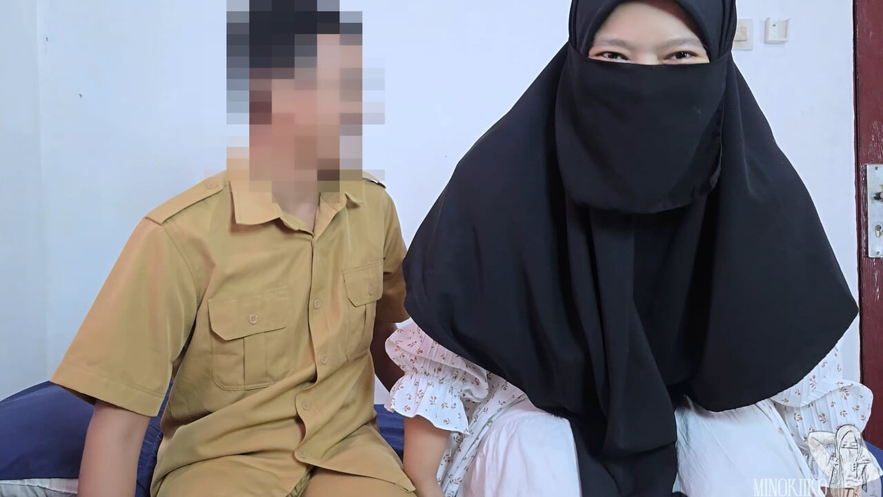Government Officer Fucks Lonely Asian Niqab Woman When Doing Home Survey - Her Husband didn't know she become whore - Minokiiko