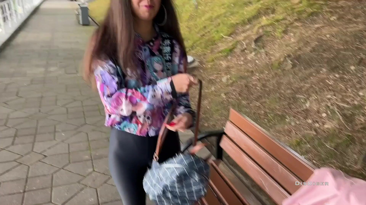 在街上捡到一个美眉，操了她，还戴上了她的眼镜