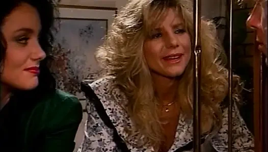 Apakah kamu ingin melihat vaginaku?