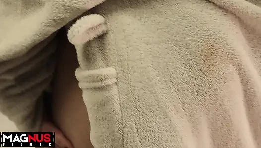Pria kulit hitam dengan penis besar meniduri memek gemuk.