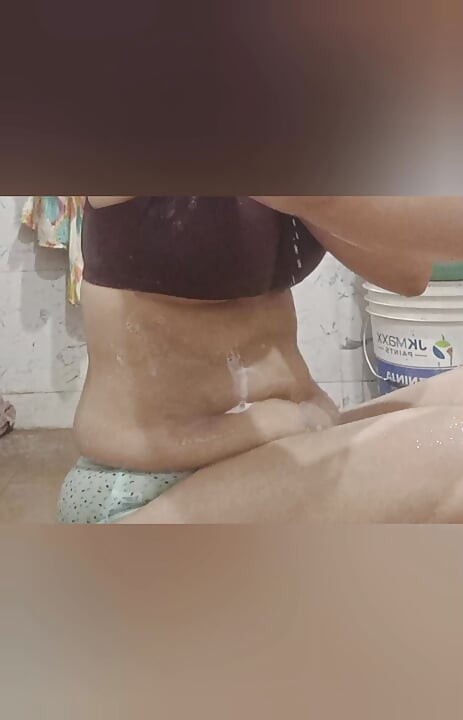 Priya si kakak ipar india lagi asik pamer mekinya