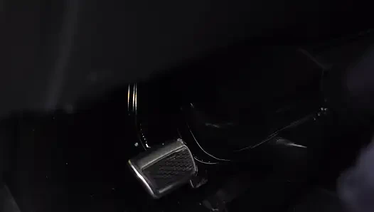 Помоги, моя машина застряла в снегу.