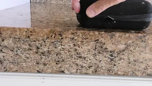 Zonklayan yarak kıllı amcığı ıslatıyor