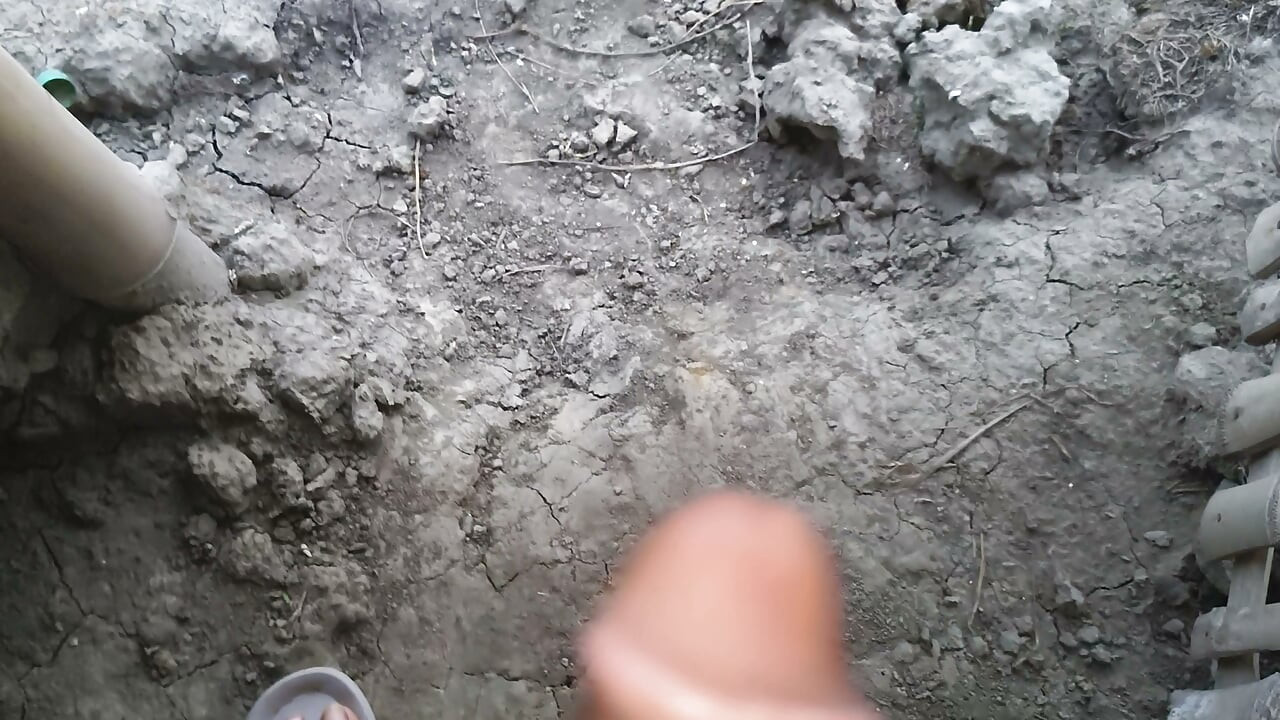 Làm tình trong căn lều nhỏ giữa làng quê