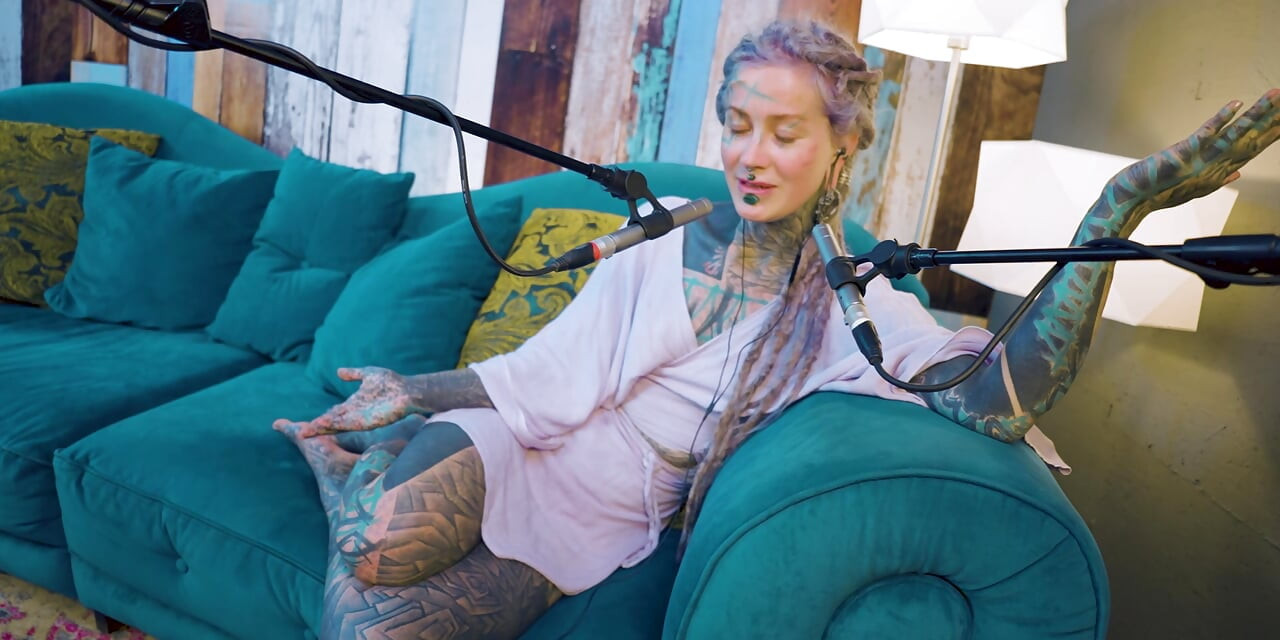 Ich spreche über A - echt - ASMR - Podcast - Reden - tattoo-mädchen-model goth punk dreadlocks