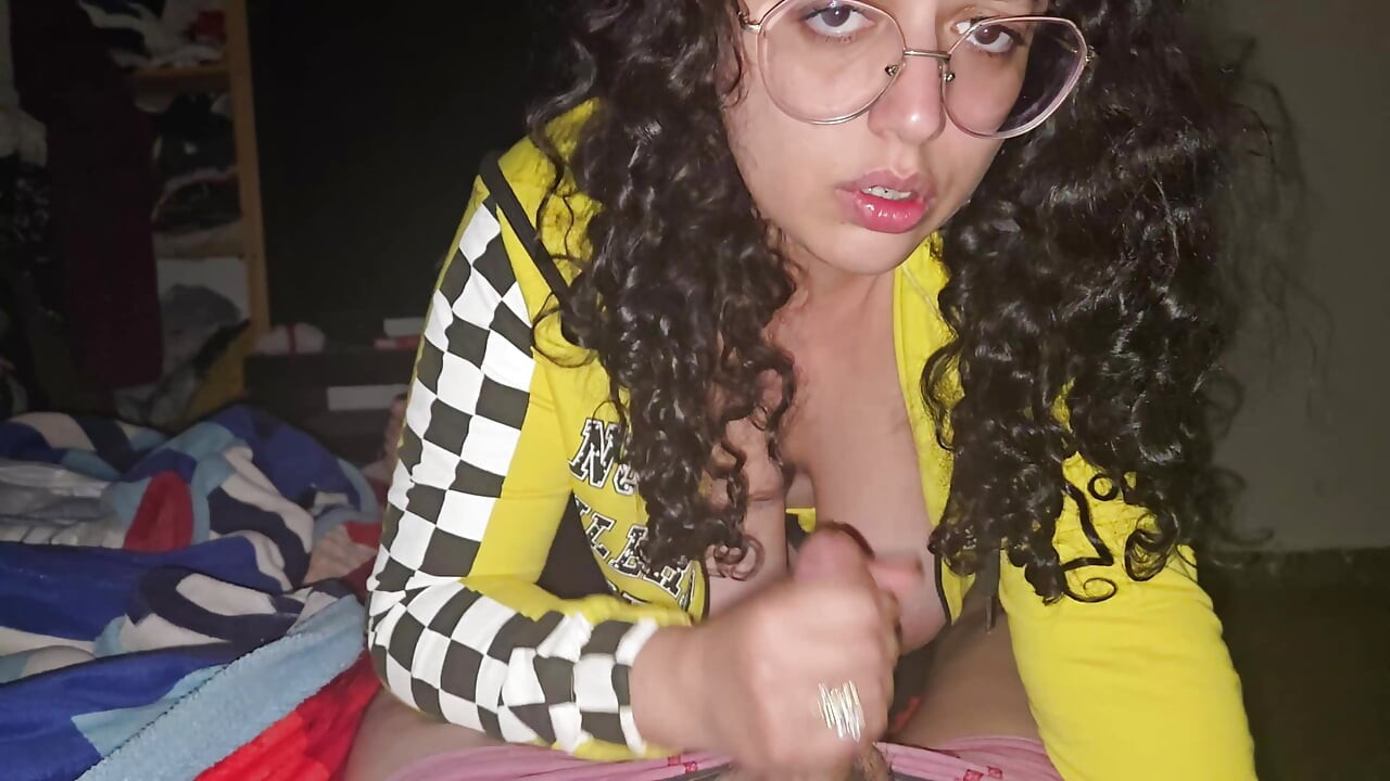 Hace frio y BabyLuna939 viene a calentarte chupandole la pija a Eddie Queens en este nuevo POV donde se toma hasta la ultima gota de leche 1
