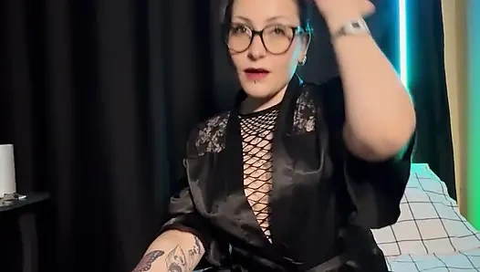 KIZ ARKADAŞININ EVİNE GİDEN ERKEK YARRAĞI YEDİRMEDEN BIRAKMADI