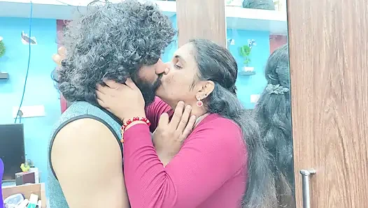 Çift dudak kilidi romantizmi, Malayalı ateşli çift dudak kilidi romantizmi