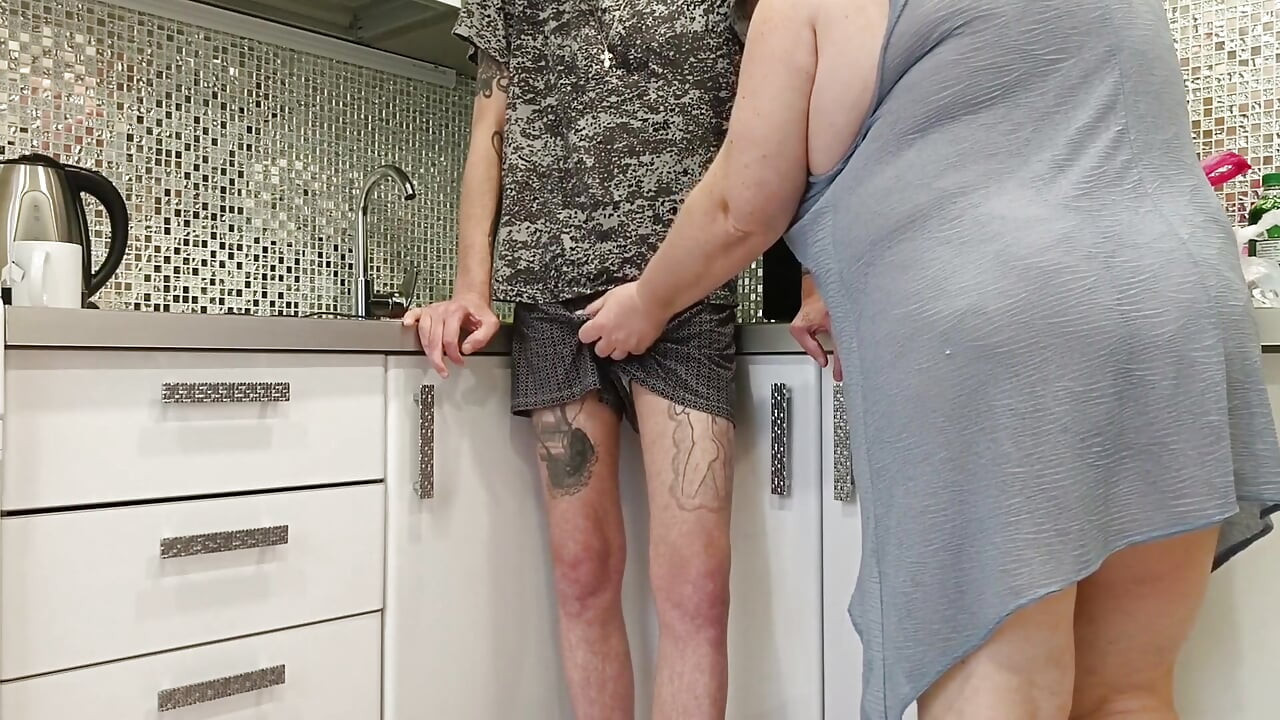 My Stepmom Sucks My Dick in the Kitchen and I Cum in Her Mouth