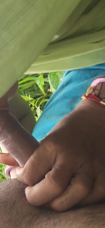 Captivating moment from "The desi sister-in-law of the village was sucking the lauda in the field and cutting the fodder in"