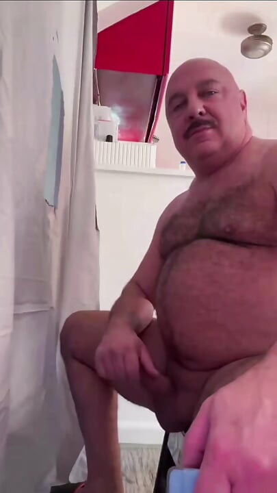 BiDLDaddy shoves a straw in his chubby cock