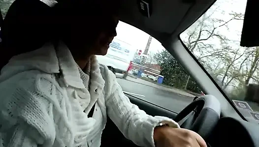 Güzel kızıl saçlı kız tuvalette sikişiyor