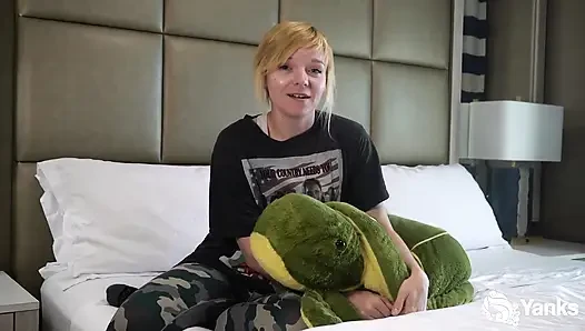 Alexa Crush, эксперт по трется о подушку