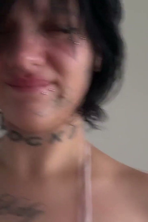 Punto de vista: tu hermanastra emo eligió un bikini extra revelador y fue castigada por tu polla