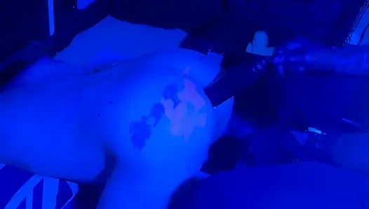 Kirli koyu yumruk sokma