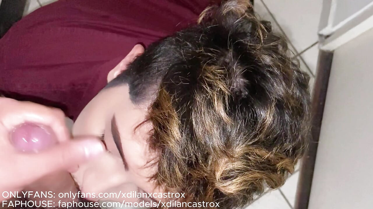 Der Twink-kleiderverkäufer Zeigt Mir Seinen Schönen Hintern Im Laden Und Ich Ficke Ihn Ohne Steil