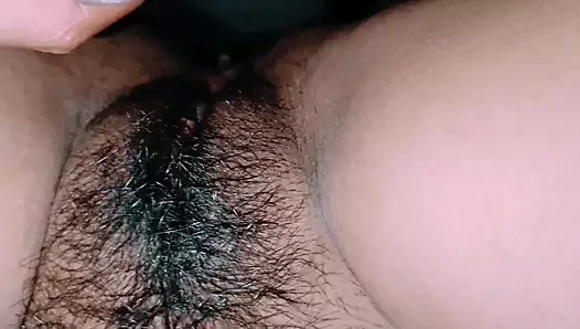 Девушку с красивой киской и большой задницей трахают со своим мужем