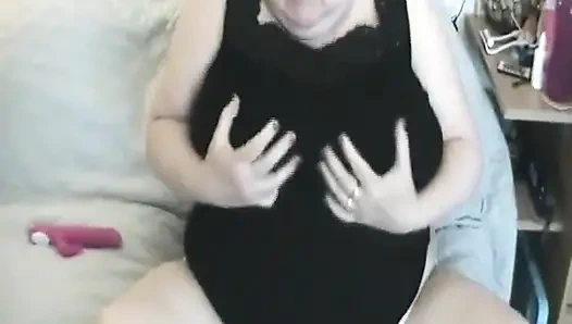 Yalnız iri güzel kadın vibratör eğlencesi