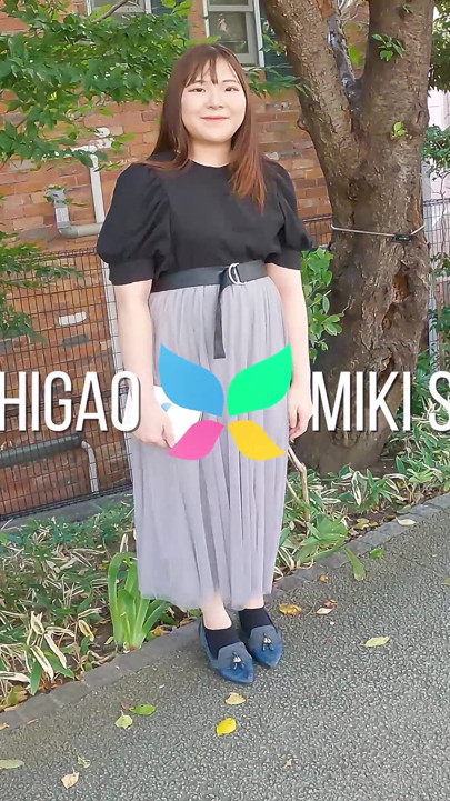 Knubbig sexig japansk amatör miki i några sexiga underkläder leker med oss