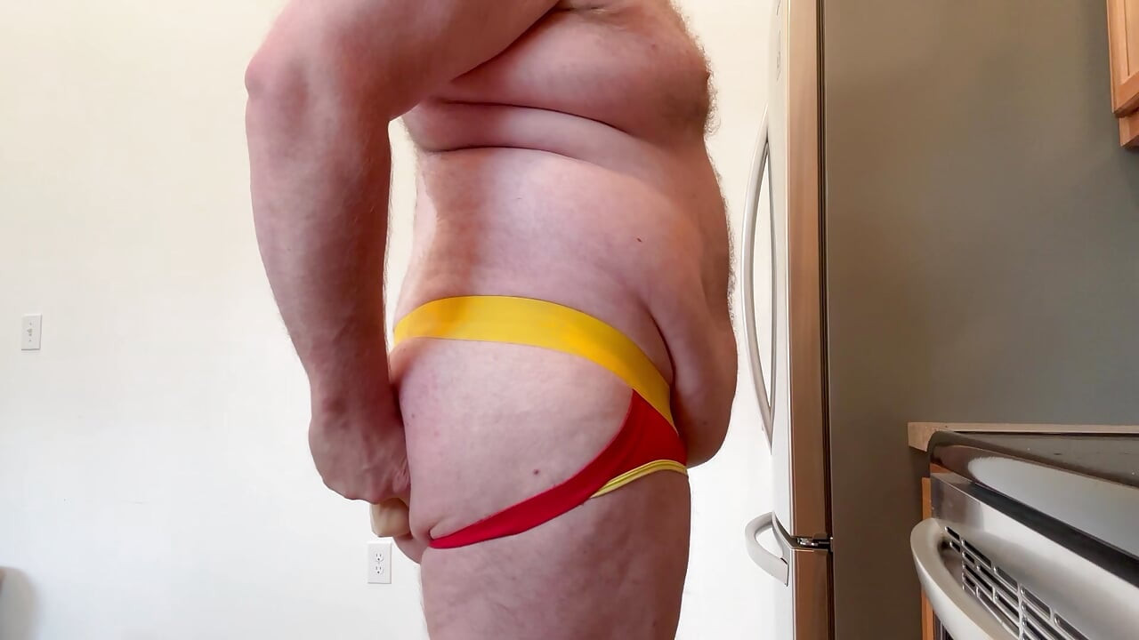 Dildo Makes a Fat Bear Squirt