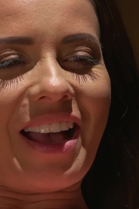 Salas de fitness - morena Therese y Vicky liberan energía pent-up con lamiendo Chakra raíz y sexo