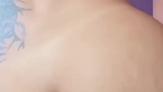 Heiße brasilianische brünette mit natürlichen brüsten, die dich bittet, für sie zu kommen - Espuletinha