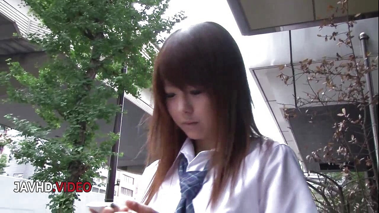 無垢なミクアイリが激しいフェラチオと激しいセックスを披露