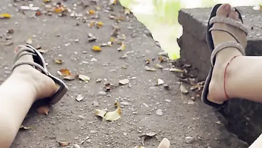 Colombian Girl Masturbates in Public on the Street