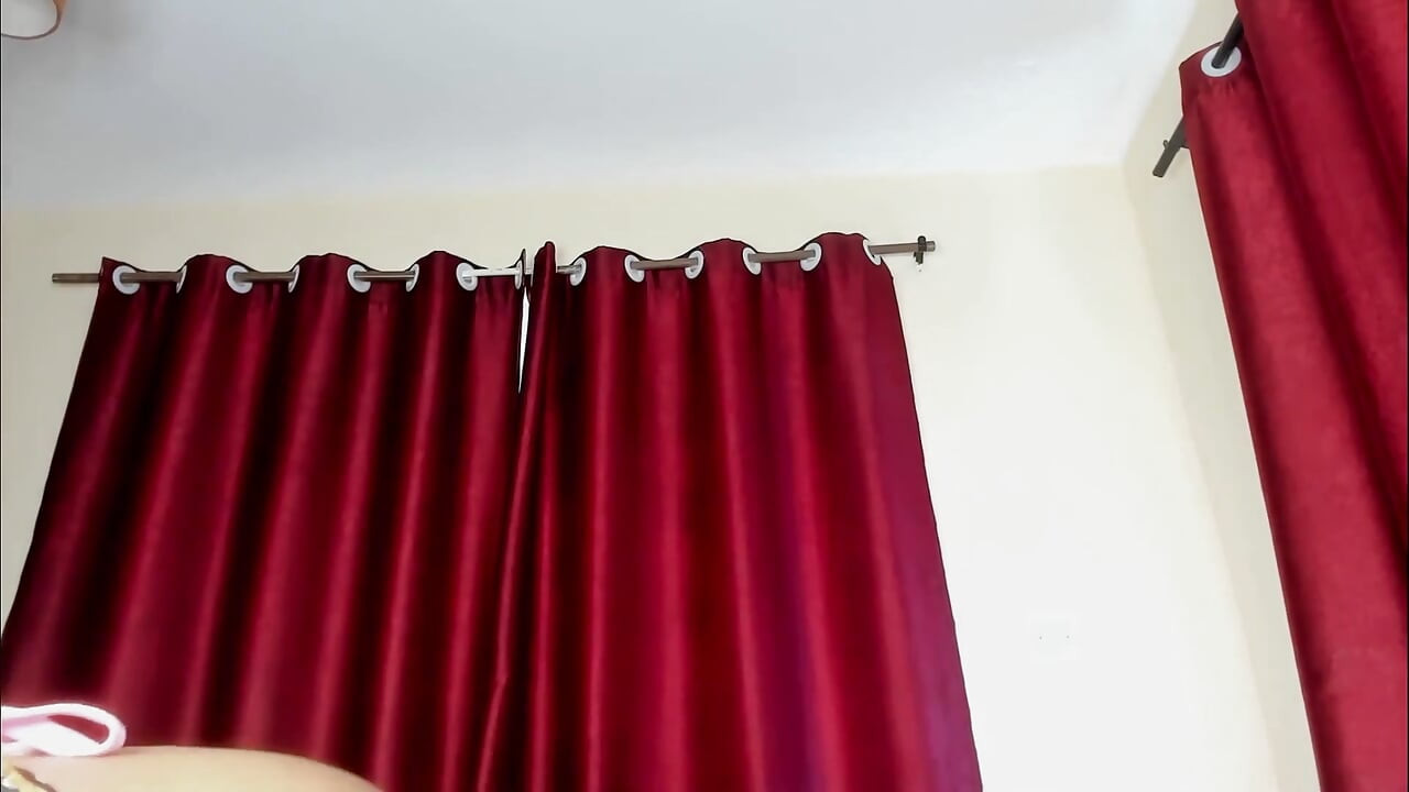 Evli orta yaşlı seksi kadın göt deliği kullanıldıktan sonra su sıçratmayı bırakmıyor